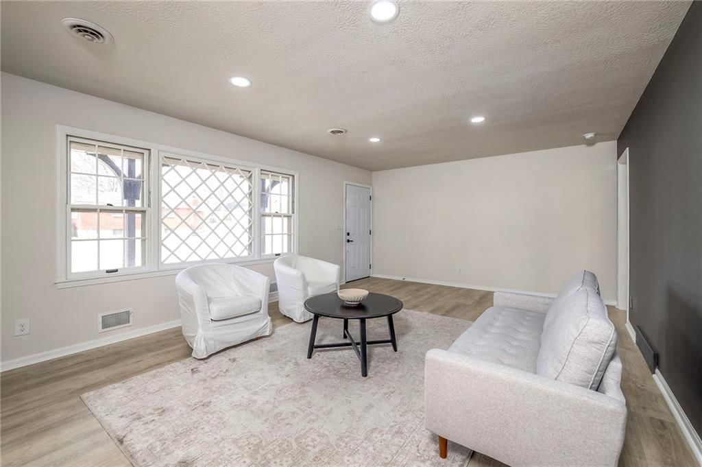 5729 Laurel Avenue — photo 7
