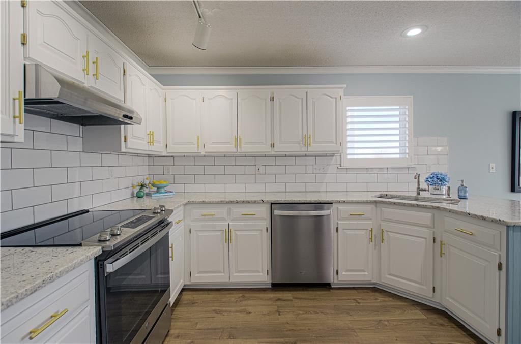 15663 Conser Street — photo 6