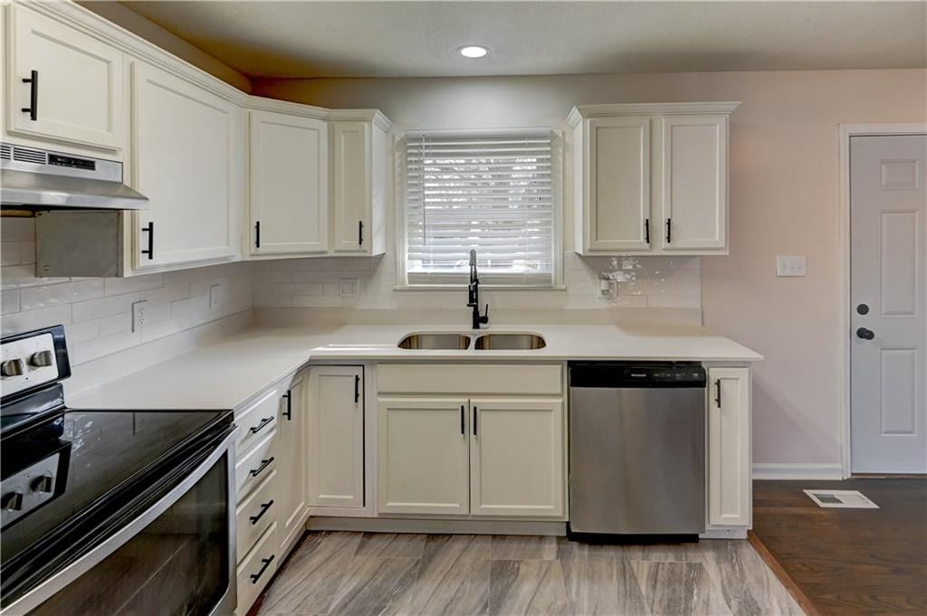18607 E 6th Street — photo 9