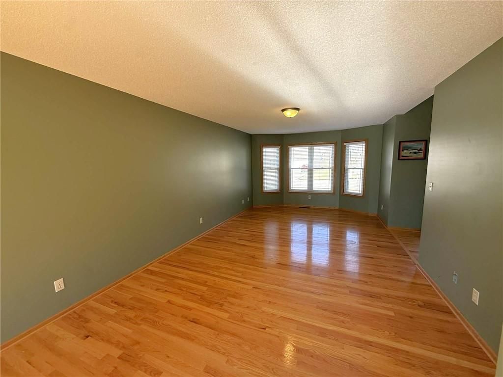822 W EDWARDS Street — photo 4