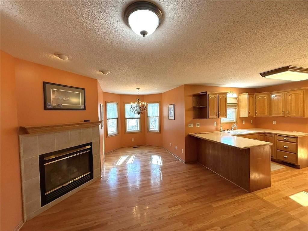 822 W EDWARDS Street — photo 5