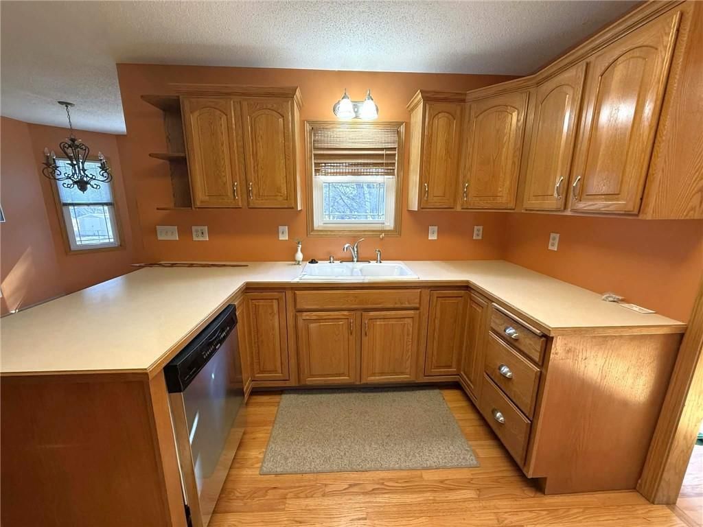 822 W EDWARDS Street — photo 7