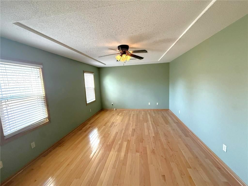 822 W EDWARDS Street — photo 10