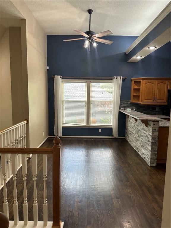 208 N Pacific Court — photo 6