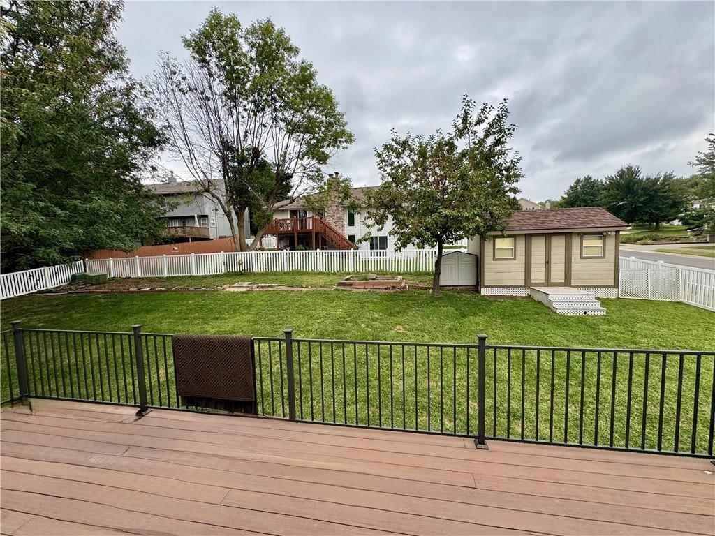 208 N Pacific Court — photo 32