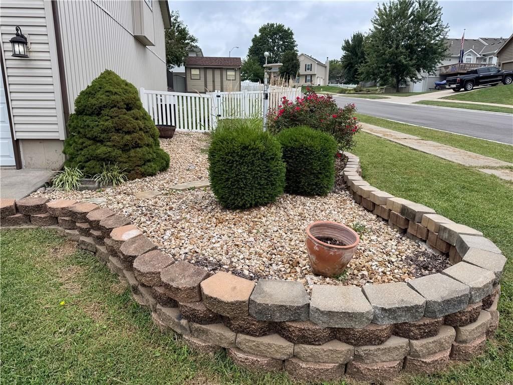 208 N Pacific Court — photo 36