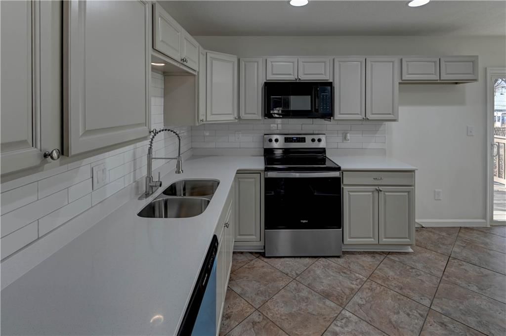 13310 Donnelly Avenue — photo 9