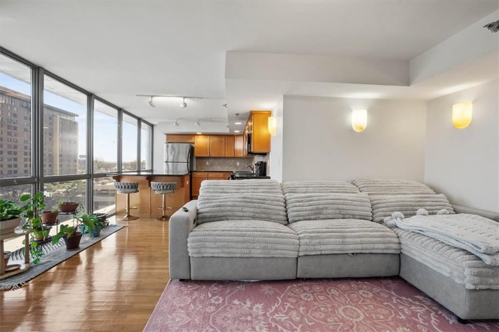 600 Admiral Boulevard — photo 2