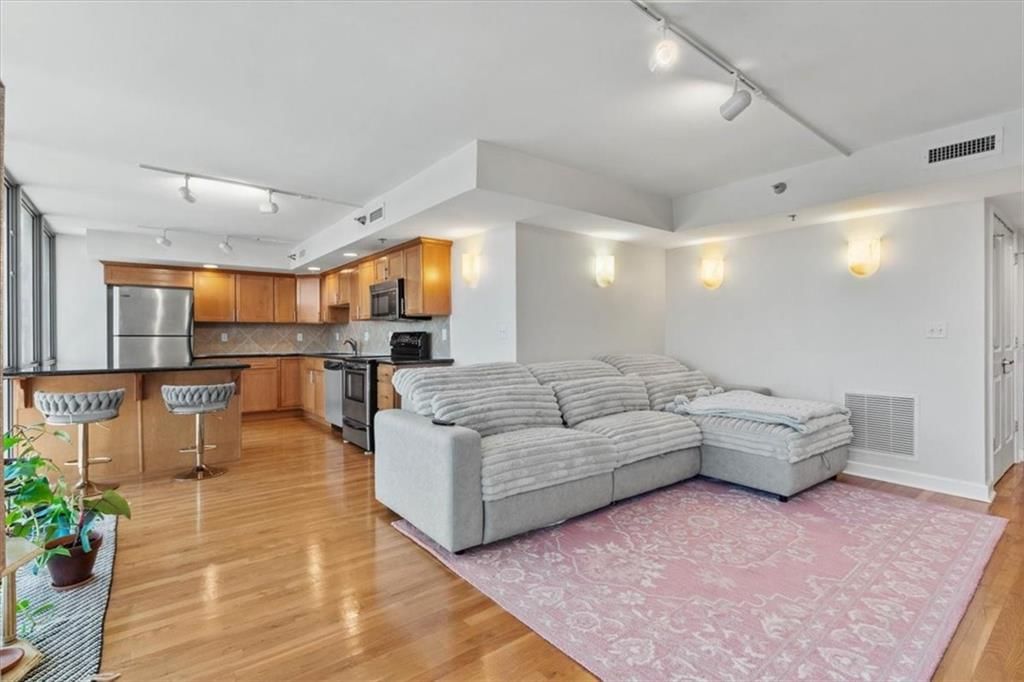600 Admiral Boulevard — photo 3