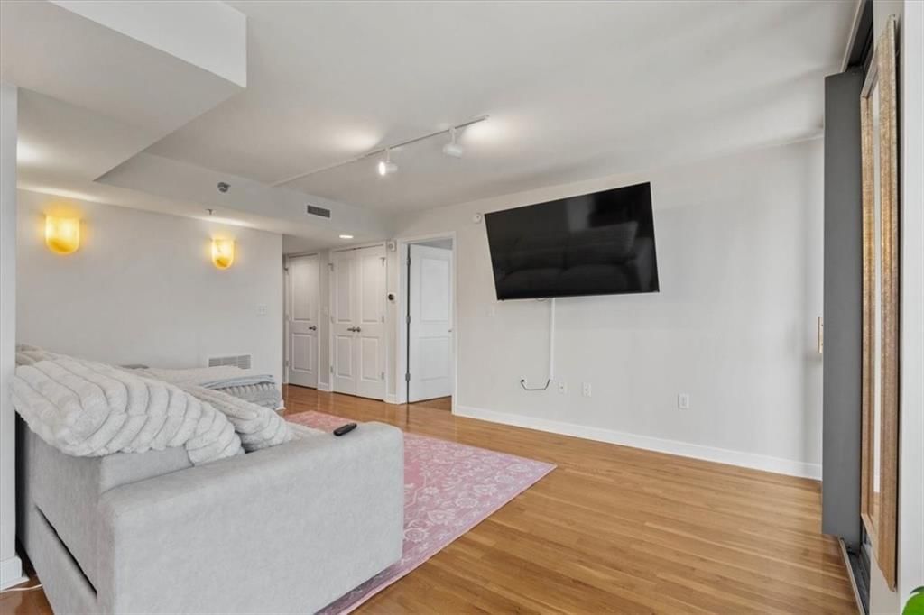 600 Admiral Boulevard — photo 4