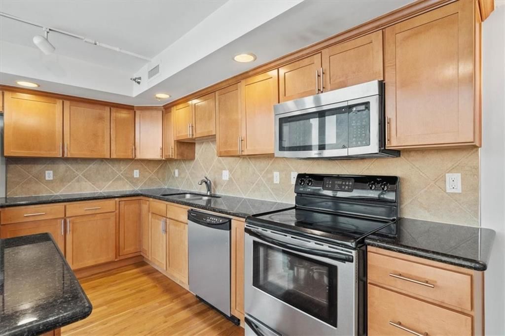 600 Admiral Boulevard — photo 9