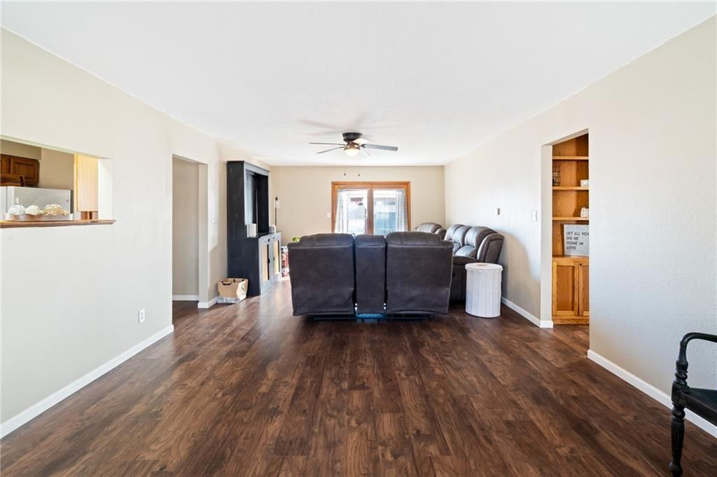 307 S Daviess Street — photo 10