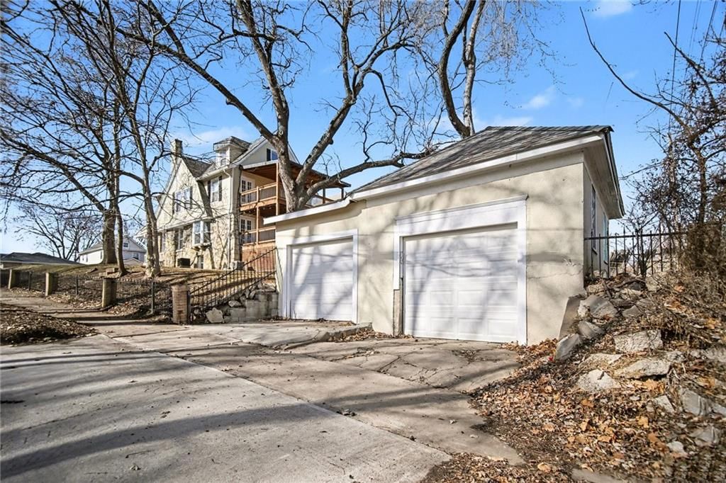203 N Clinton Place — photo 3