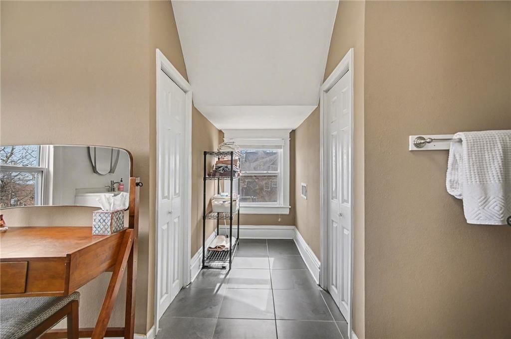 203 N Clinton Place — photo 17