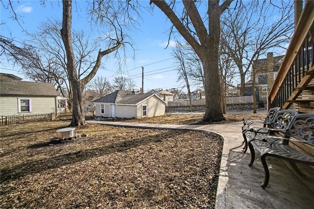 203 N Clinton Place — photo 27