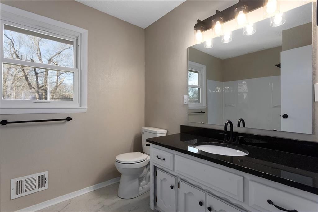 7916 Maple Avenue — photo 20