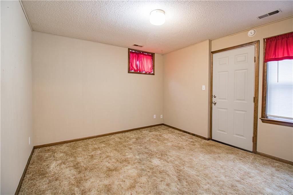 713 Tyler Avenue — photo 33