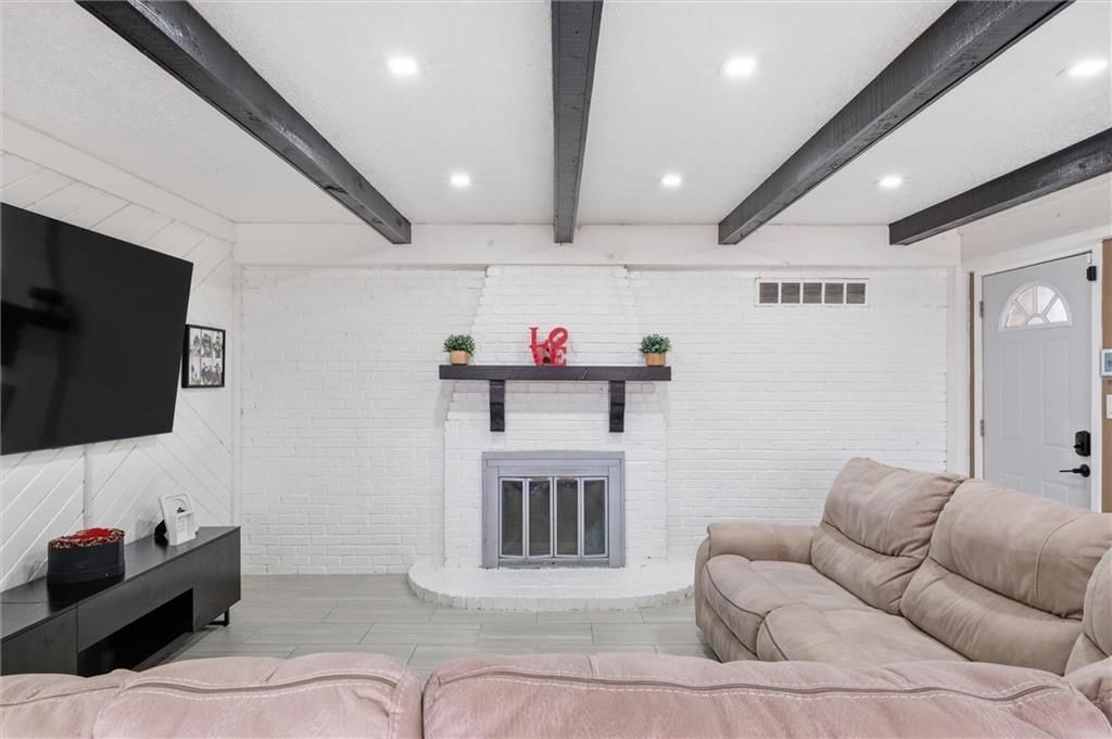 6621 Woodson Road — photo 3