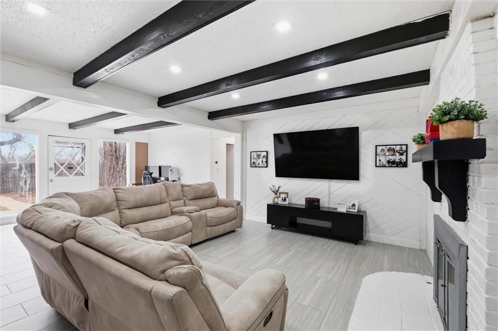 6621 Woodson Road — photo 4