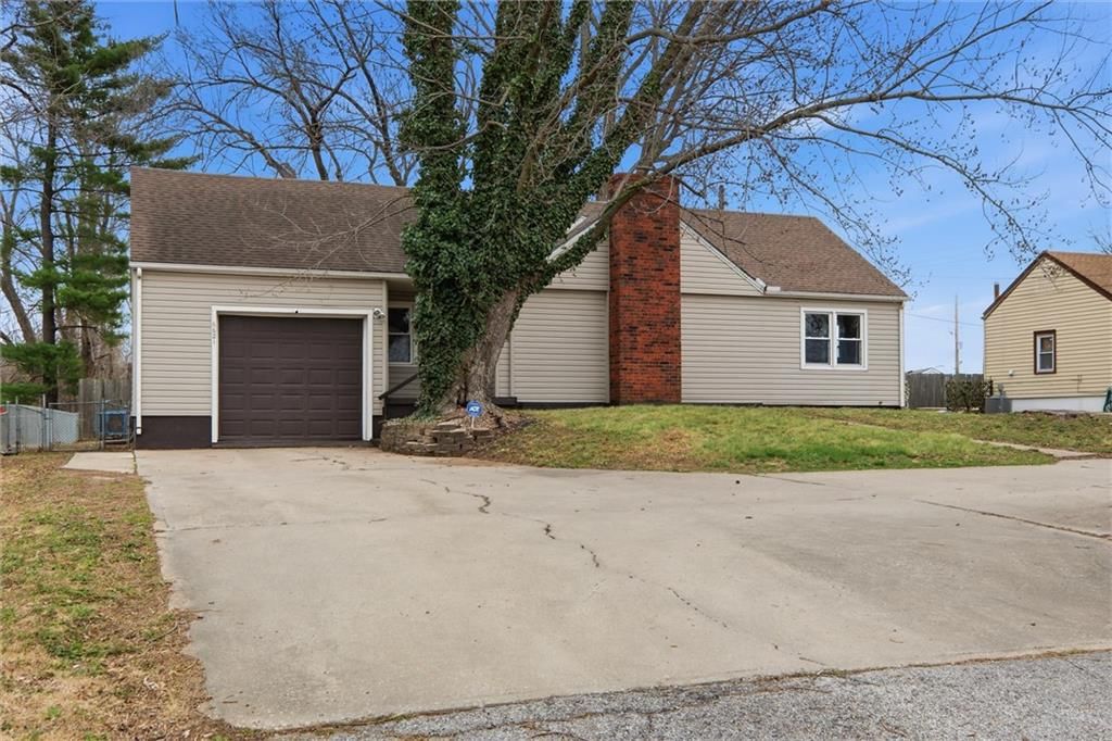 6621 Woodson Road — photo 28