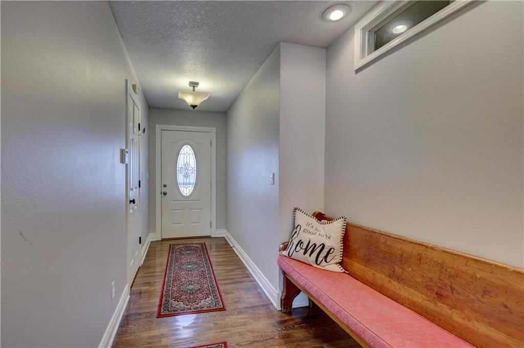 207 Suzanne Lane — photo 2