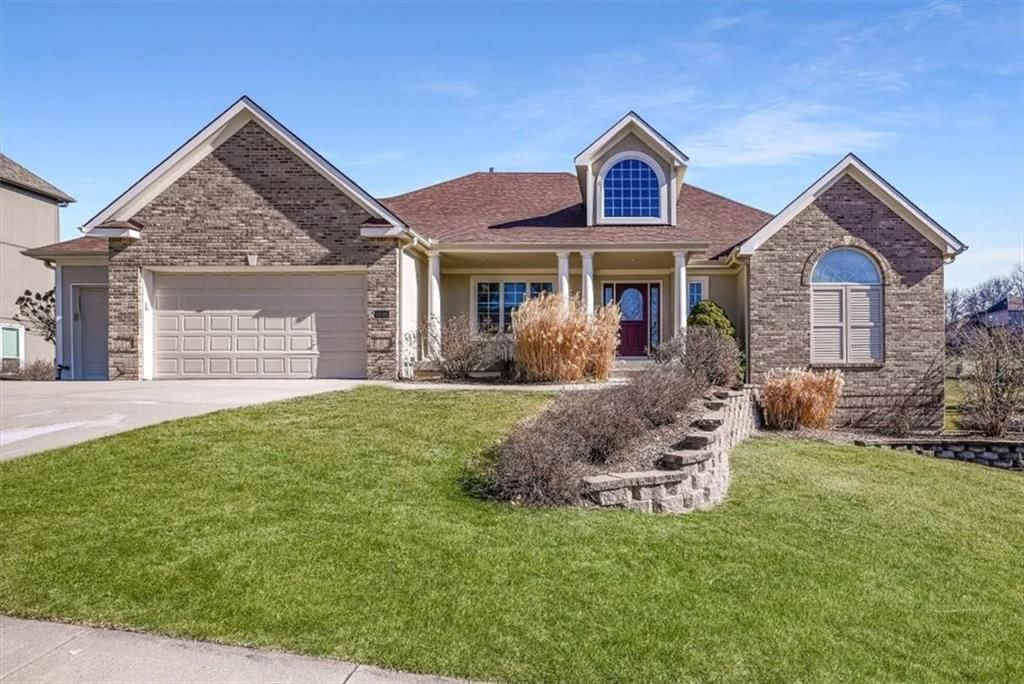 10105 NW River Hills Drive, Parkville, MO