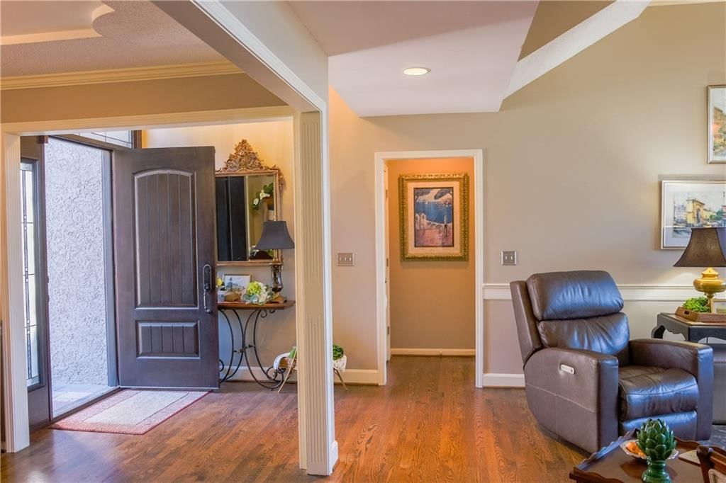 5537 Alden Street — photo 4