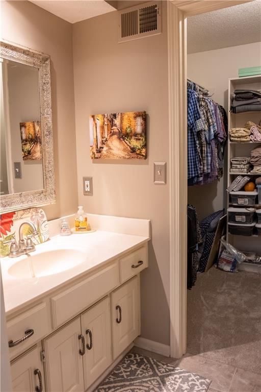 5537 Alden Street — photo 34