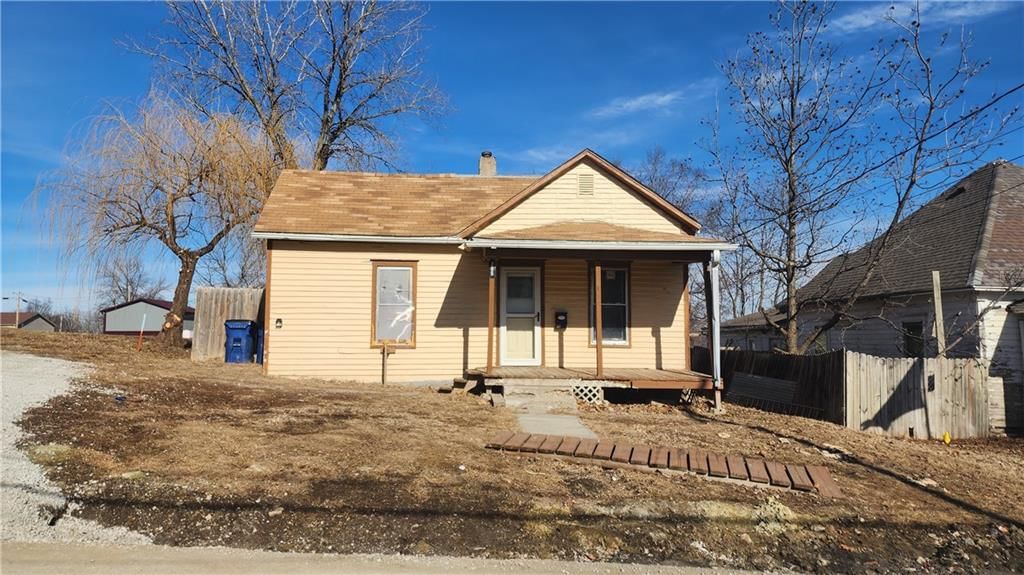 205 W Corrine Street, Gallatin, MO