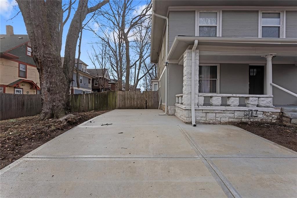 915 E 29th Street — photo 30
