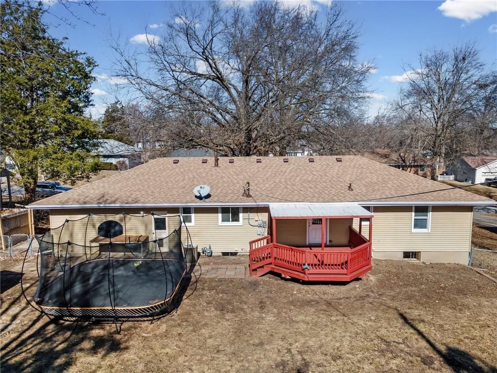 807 NE 60th Terrace — photo 28