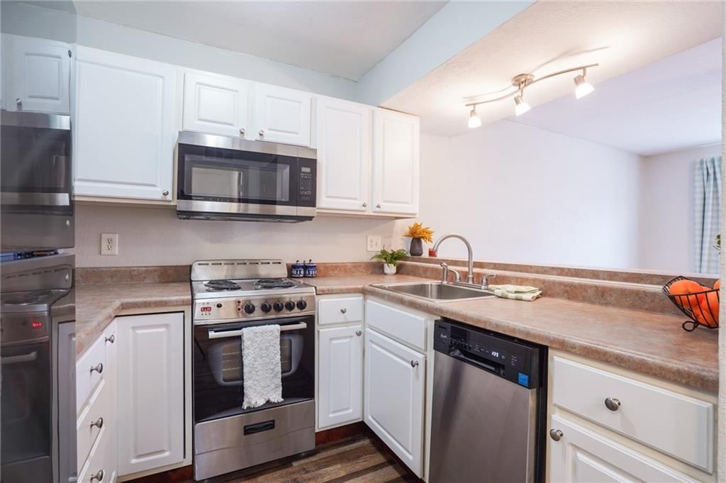 1505 W 25th Court — photo 8