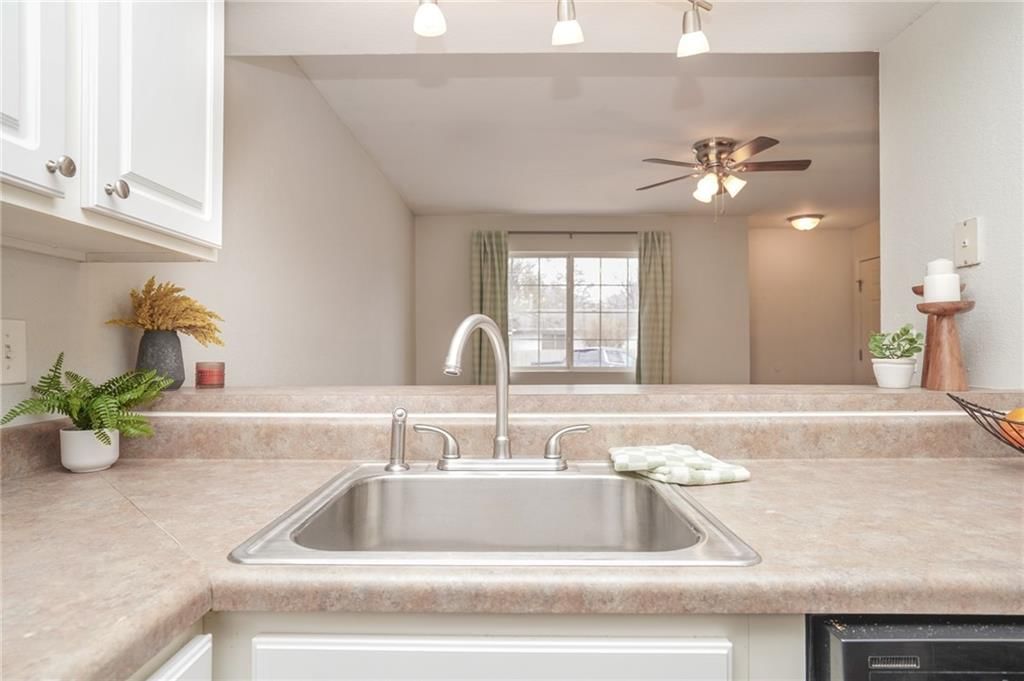 1505 W 25th Court — photo 9