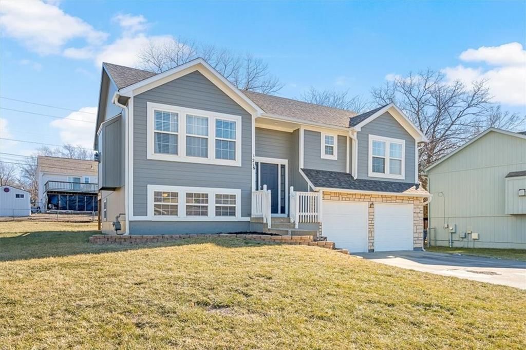 1216 N Parkway Drive — photo 2