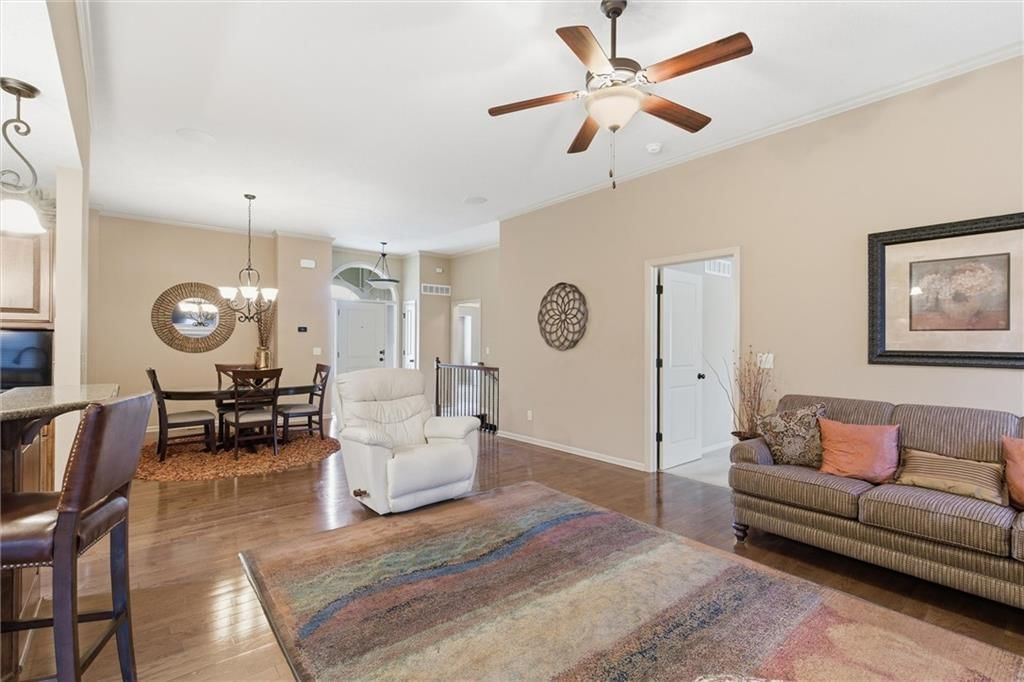 7101 N Cypress Avenue — photo 8