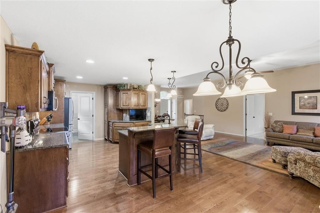 7101 N Cypress Avenue — photo 10