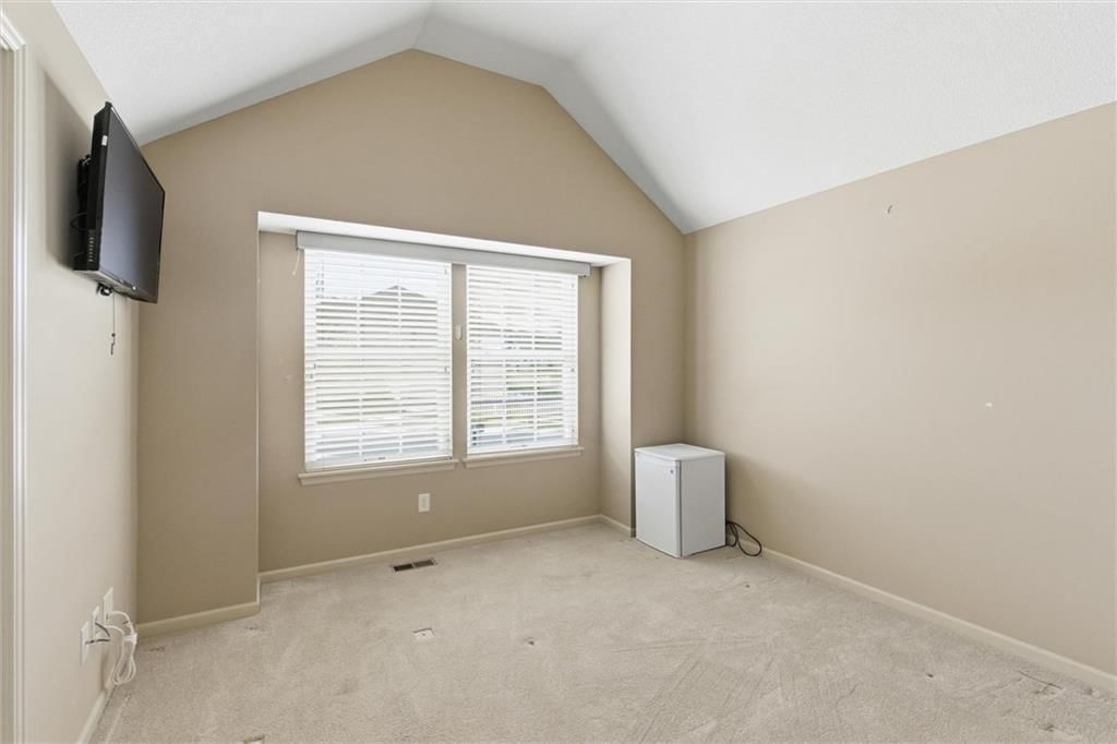 7101 N Cypress Avenue — photo 22