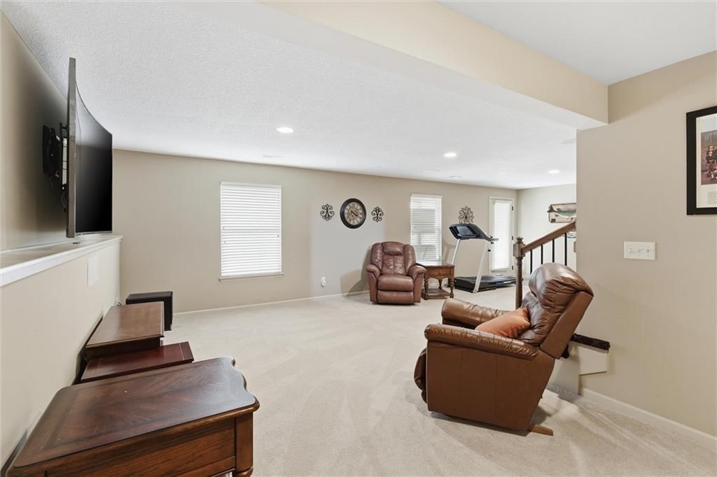 7101 N Cypress Avenue — photo 25