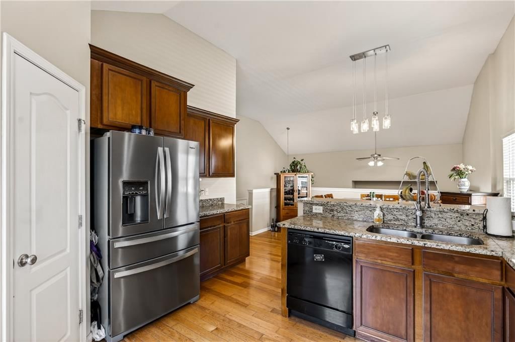 10201 N Willow Avenue — photo 11