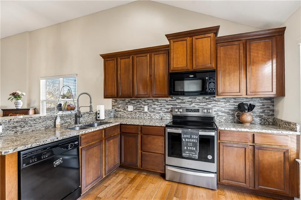 10201 N Willow Avenue — photo 12