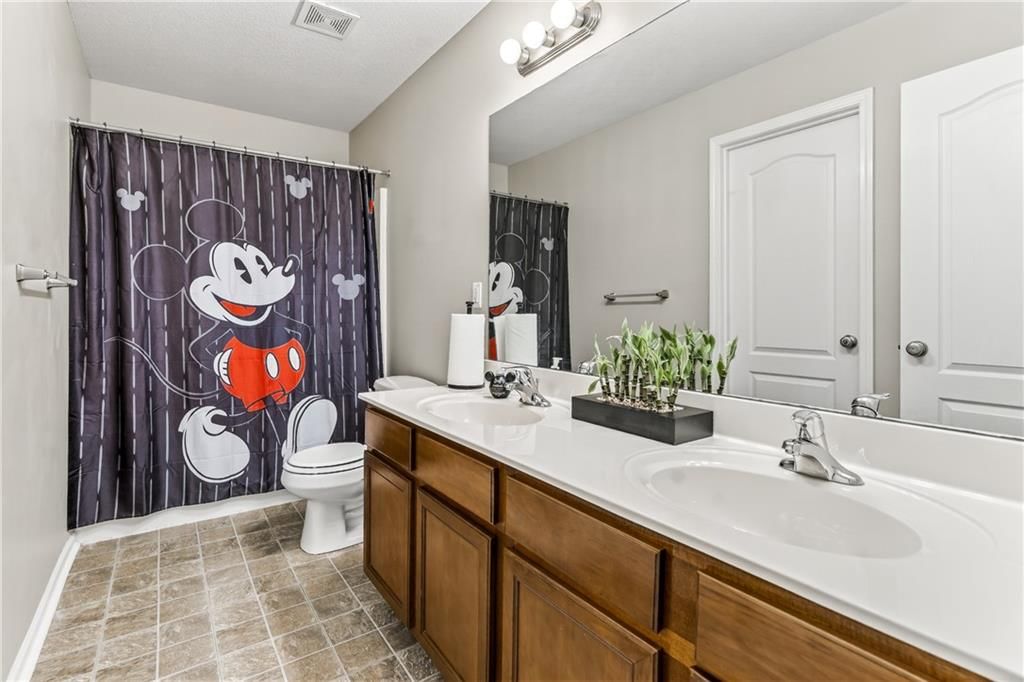 10201 N Willow Avenue — photo 22