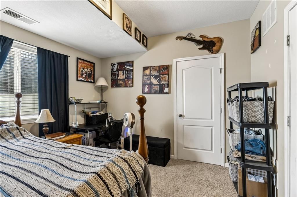 10201 N Willow Avenue — photo 30