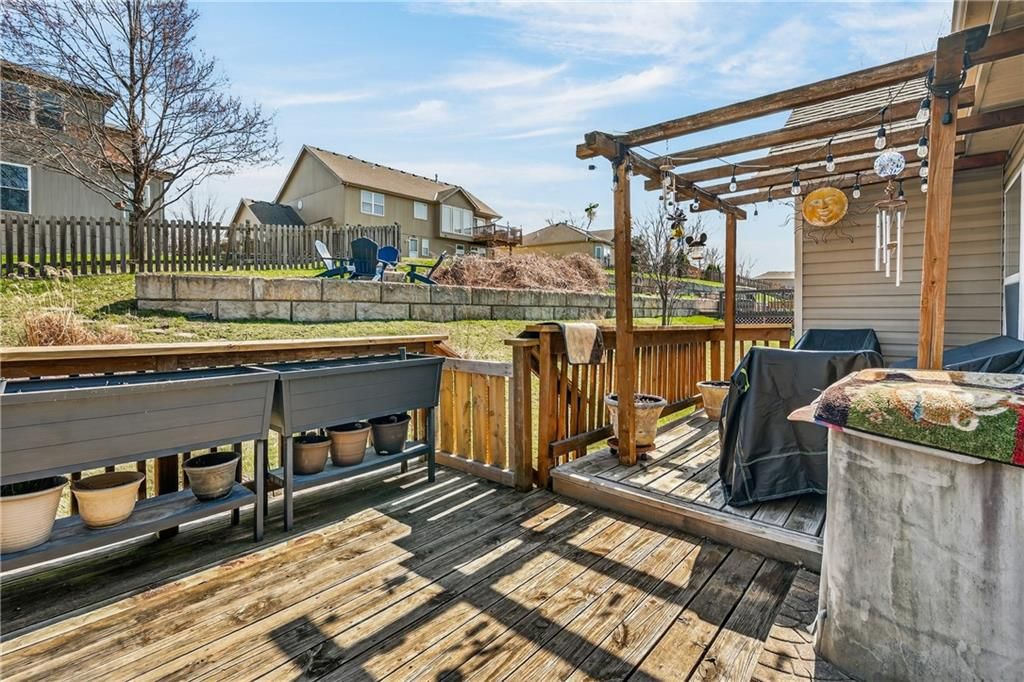 10201 N Willow Avenue — photo 32