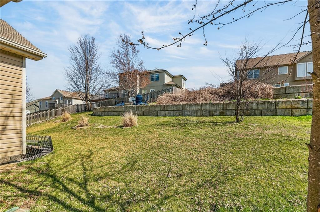 10201 N Willow Avenue — photo 36