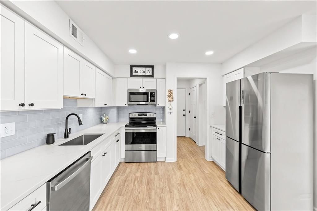 10710 W 115th Street — photo 8