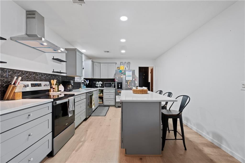 220 E 2nd Avenue — photo 15