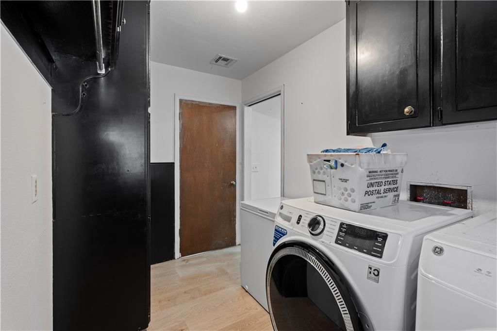 220 E 2nd Avenue — photo 26