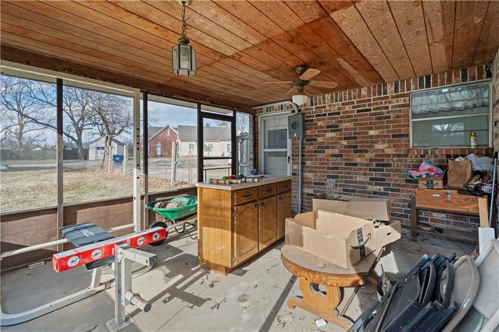 220 E 2nd Avenue — photo 31