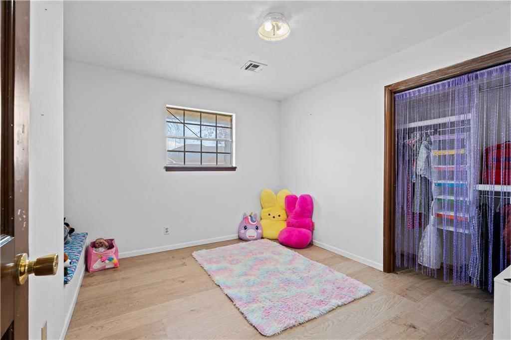 220 E 2nd Avenue — photo 34
