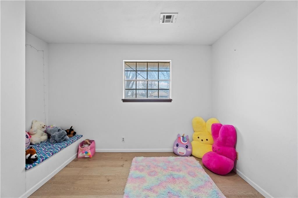 220 E 2nd Avenue — photo 35